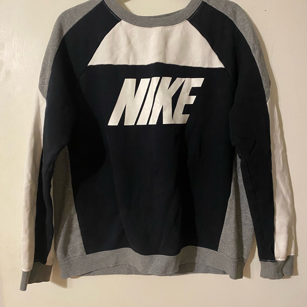 Nike Men's Black, White, and Gray Crewneck Sweater